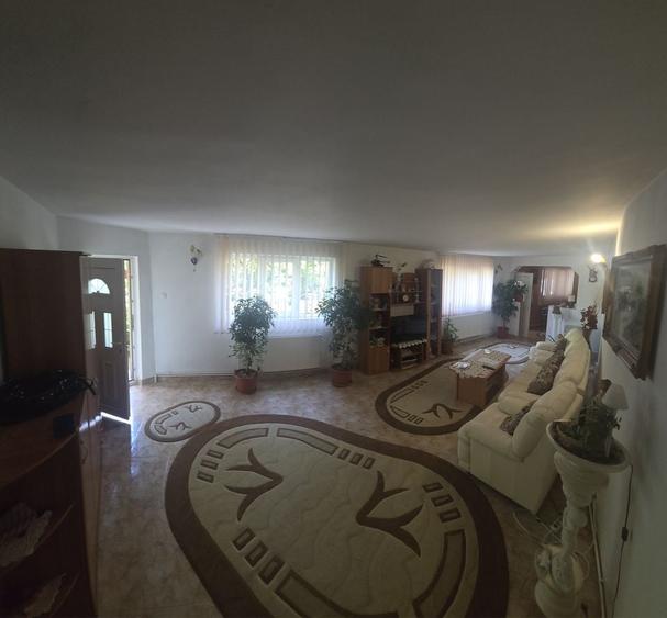 Casă cu 4 camere în Central