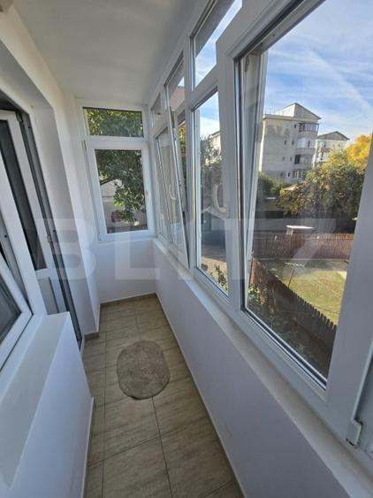 Apartament cu 3 camere semidecomandat, mobilat în Central