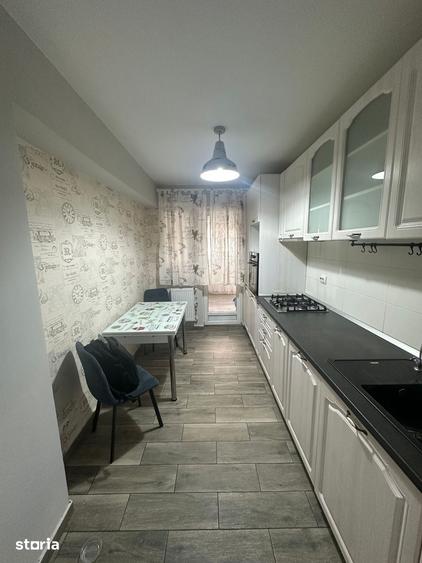 Apartament cu 3 camere în Apărătorii Patriei