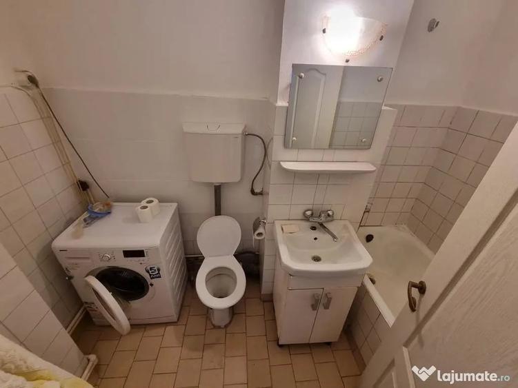Garsonieră decomandată în Km 4