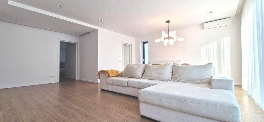 Apartament cu 3 camere decomandat, mobilat în Sisești