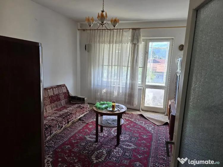 Apartament cu 2 camere decomandat în Tractorul