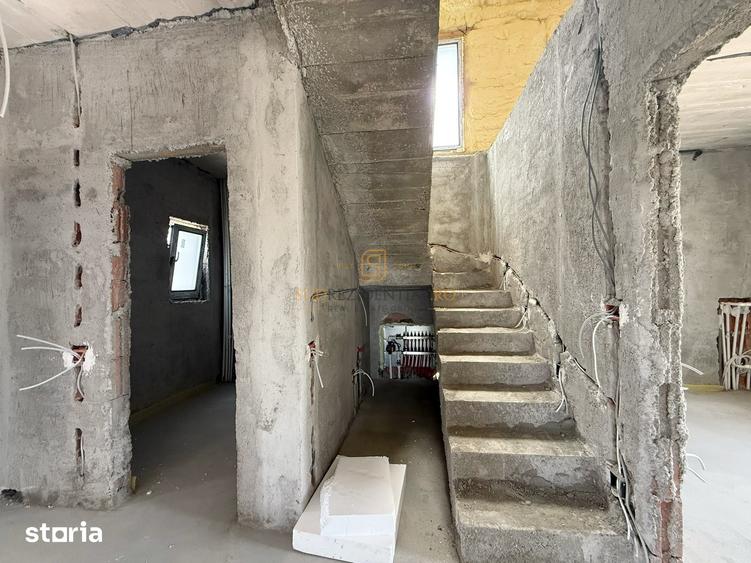 Casă cu 4 camere cu Teren 320 Mp în Vărăști