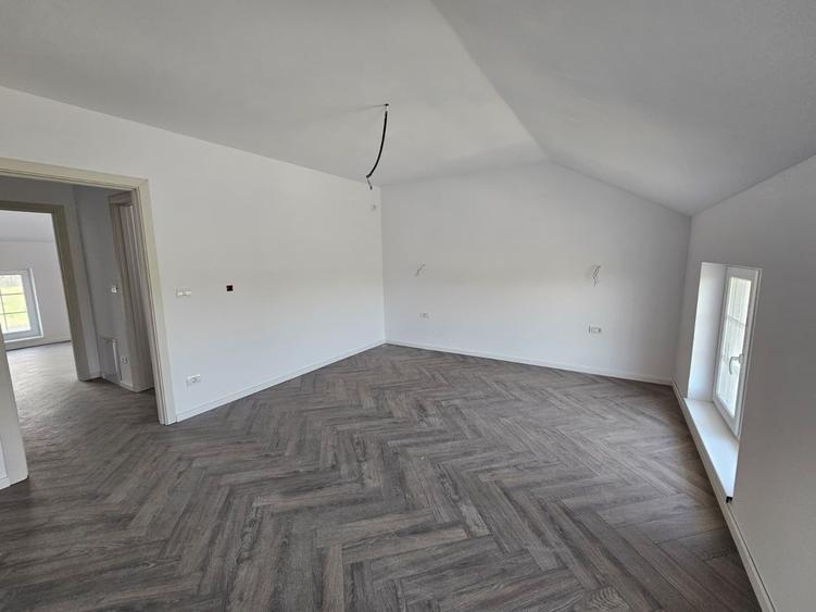 Duplex cu 3 camere cu Teren 300 Mp în Urseni