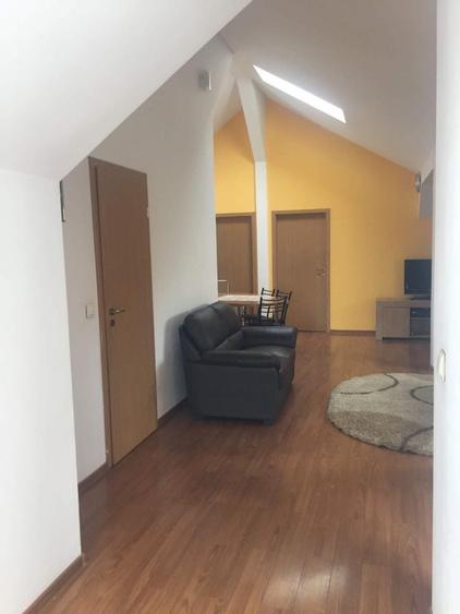 Apartament cu 3 camere decomandat în Lotrioara