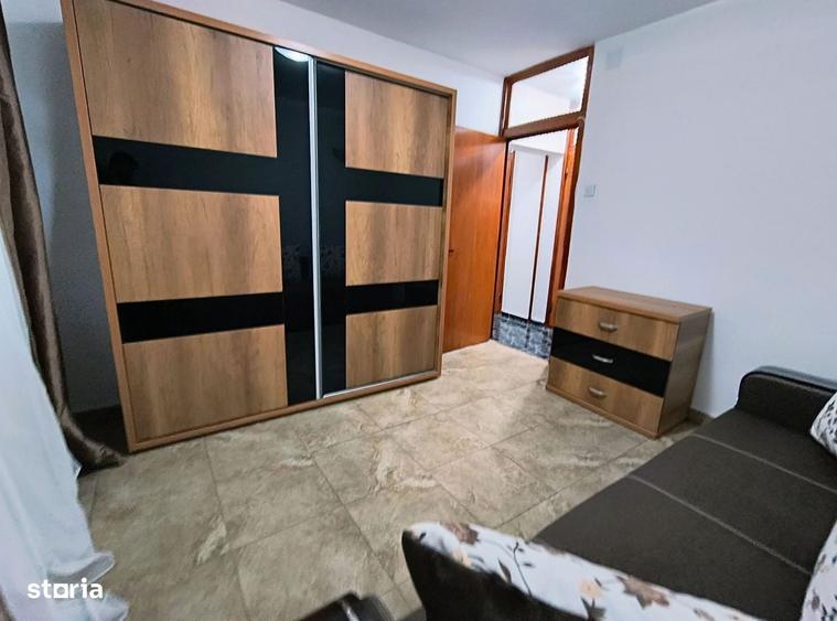 Apartament cu 3 camere semidecomandat în Pantelimon