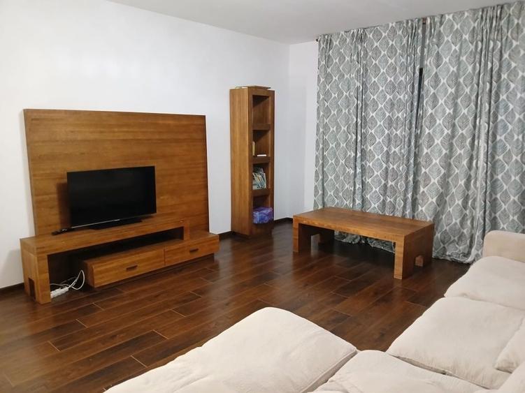 Apartament cu 3 camere decomandat în Metalurgiei