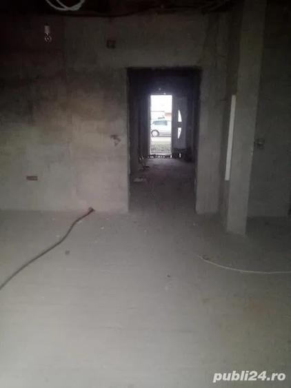 Casă cu 5 camere cu Teren 1000 Mp în Peciu Nou