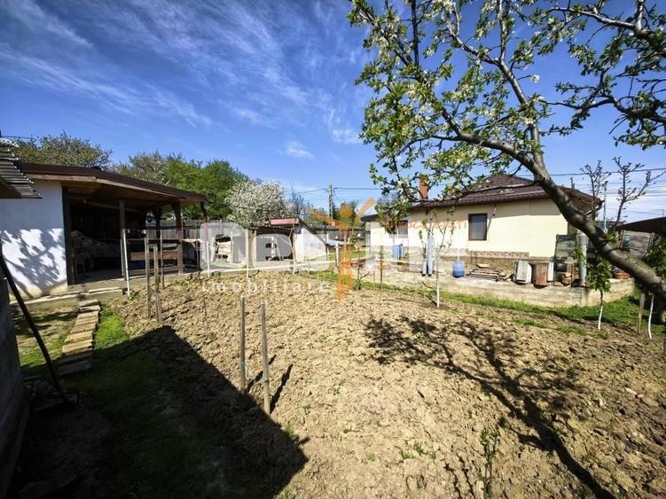 Casă individuală cu 4 camere cu Canalizare în Horpaz