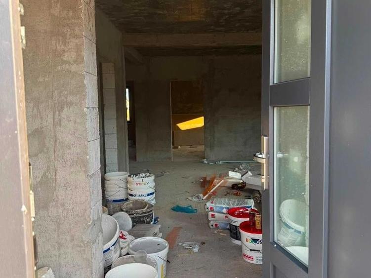 Casă individuală cu 3 camere cu Teren 395 Mp în Exterior Vest
