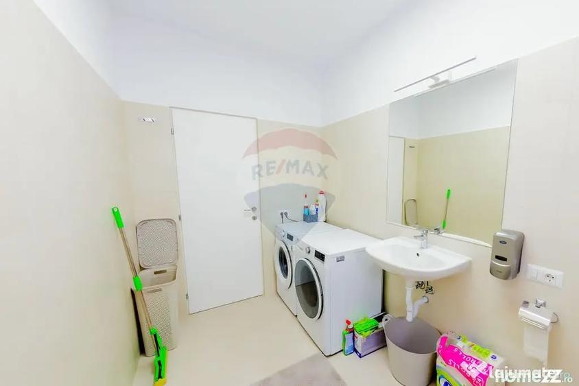 Casă cu 7 camere cu Teren 892 Mp în Est