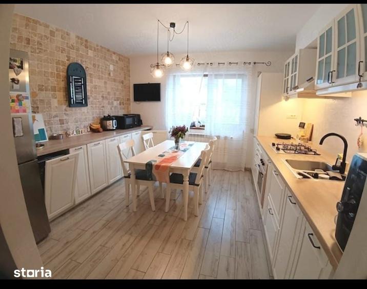 Casă cu 4 camere cu Teren 250 Mp în Sud