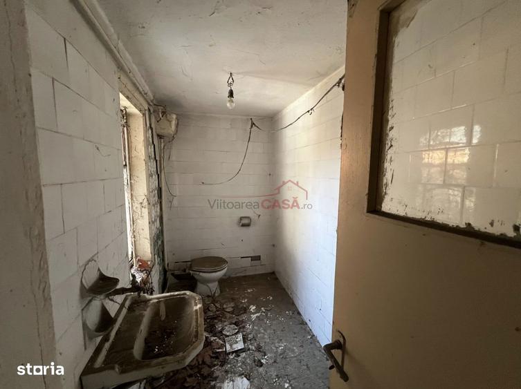 Casă cu 5 camere cu Teren 300 Mp în Central