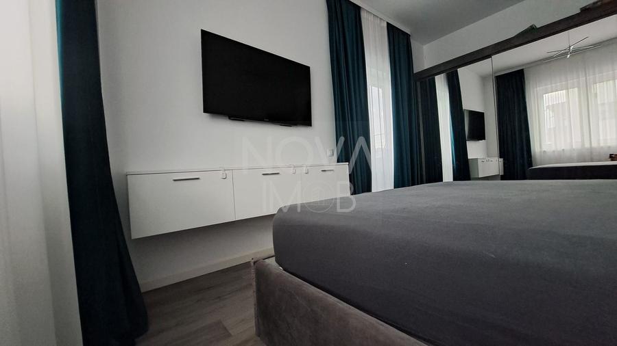 Apartament cu 3 camere semidecomandat, mobilat în Mihai Viteazul