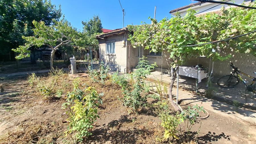 Casă individuală cu 3 camere cu Canalizare în Coiciu