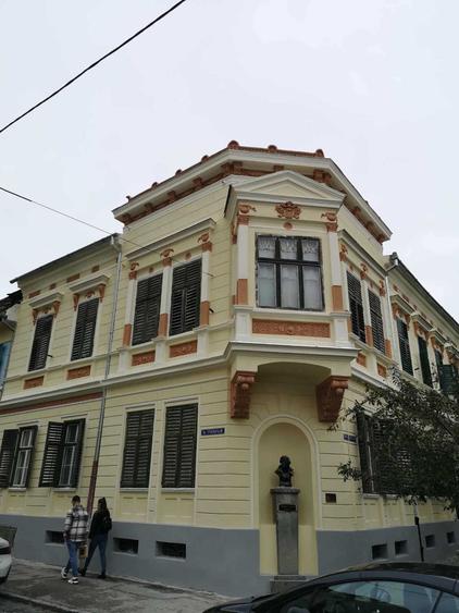 Apartament cu 2 camere semidecomandat în Ultracentral