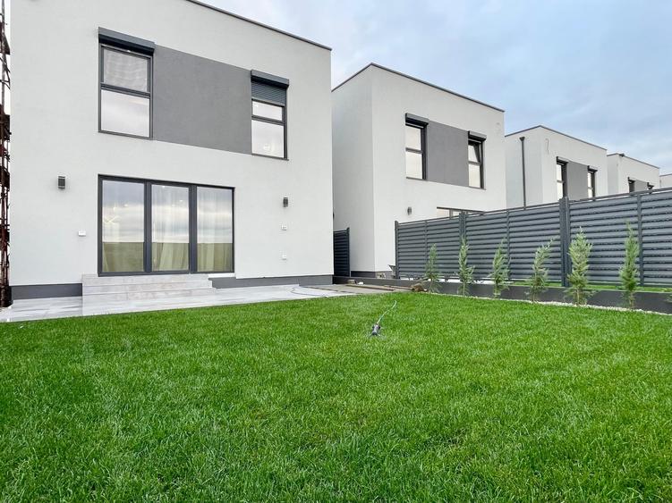 Duplex cu 4 camere cu Canalizare în Moșnița Nouă