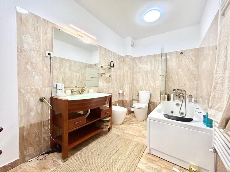 Casă cu 5 camere cu Canalizare în Pipera