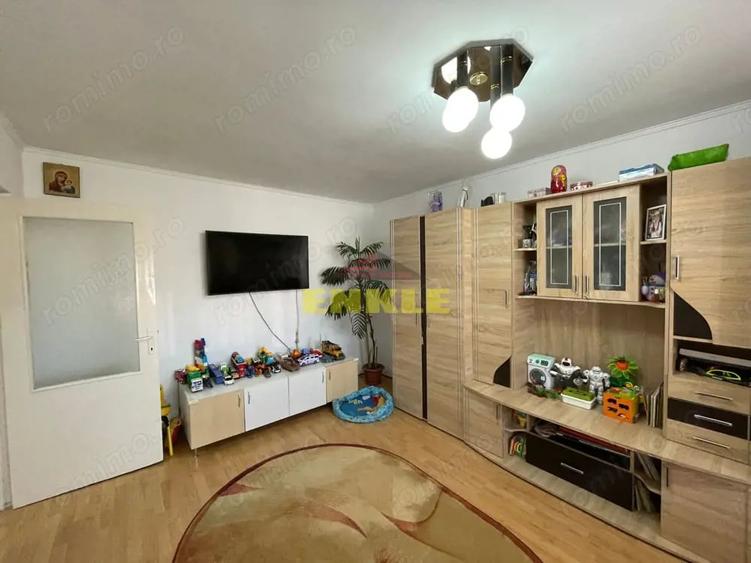 Apartament cu 4 camere decomandat în Central