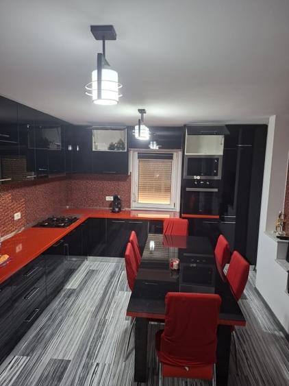 Apartament cu 3 camere decomandat, mobilat în Lăpuș Argeș