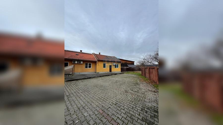 Casă cu 6 camere cu Teren 500 Mp în Mărăști