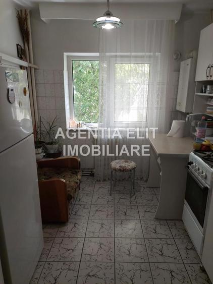 Apartament cu 3 camere semidecomandat în Central