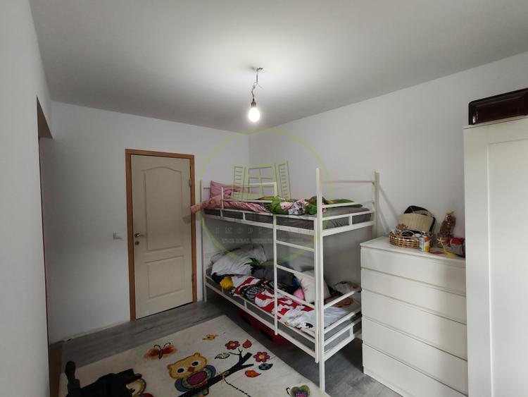 Casă individuală cu 4 camere cu Canalizare în Est