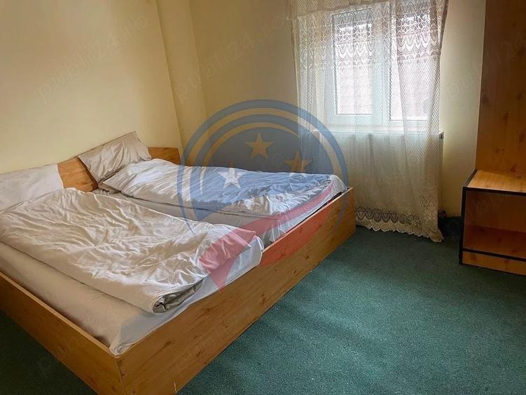 Casă individuală cu 12 camere cu Canalizare în Rânca