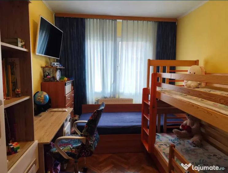 Apartament cu 3 camere semidecomandat, mobilat în Astra