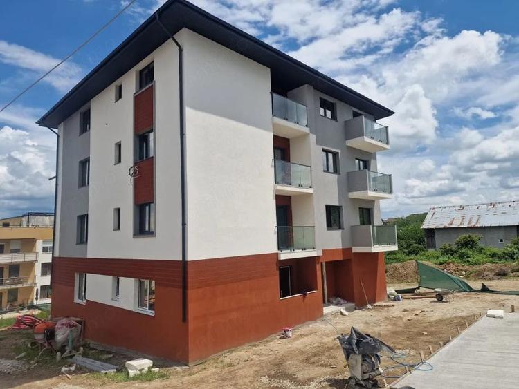 Apartament cu 3 camere decomandat în Smeura