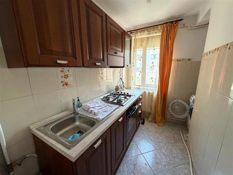 Apartament cu 3 camere decomandat, mobilat în Sud