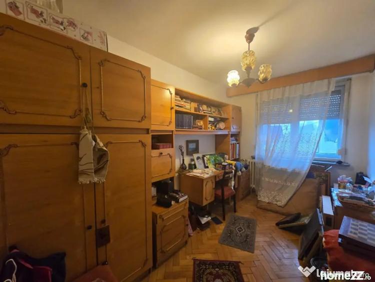 Apartament cu 4 camere decomandat în Central