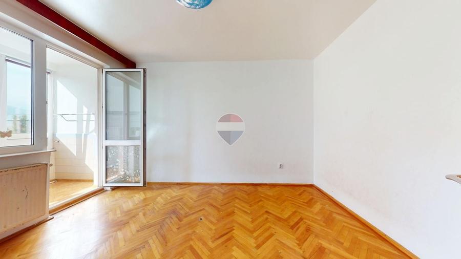 Apartament cu 2 camere semidecomandat în Centrul Civic