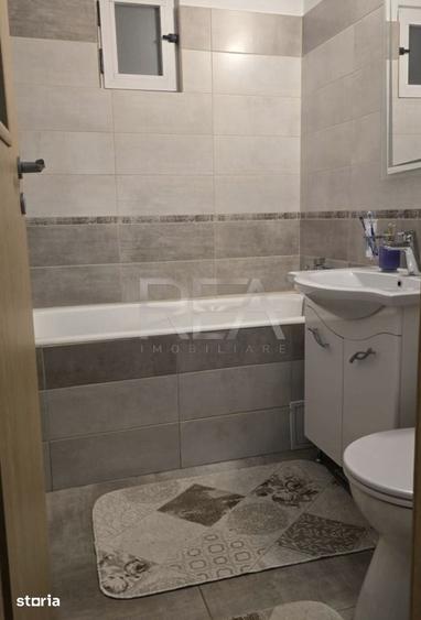 Apartament cu 4 camere semidecomandat în Crângași