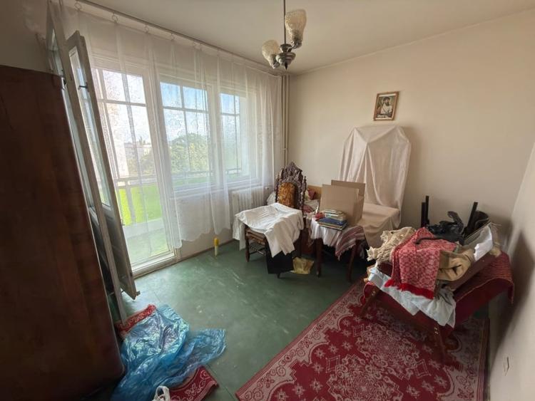 Apartament cu 3 camere semidecomandat în Andrei Mureșanu