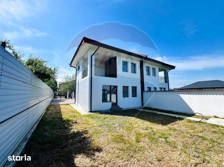 Casă cu 4 camere cu Teren 268 Mp în Crevedia