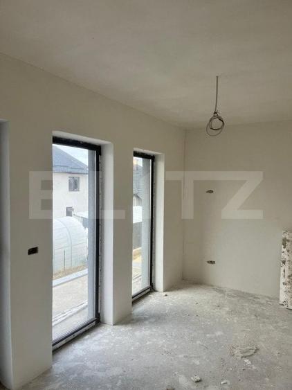 Duplex cu 4 camere cu Canalizare în Central