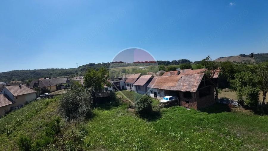 Casă cu 2 camere cu Teren 1169 Mp în Țapu
