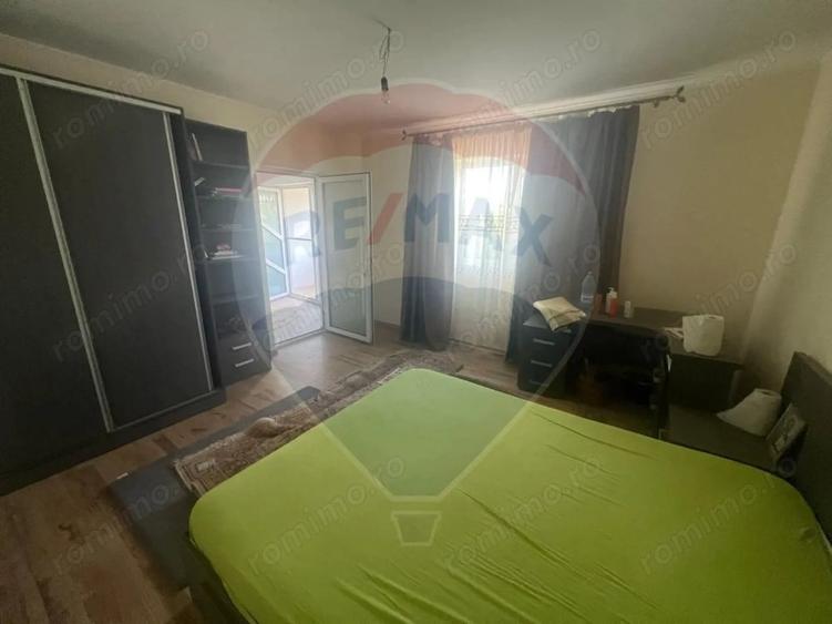 Casă cu 6 camere cu Teren 740 Mp în Jorăști