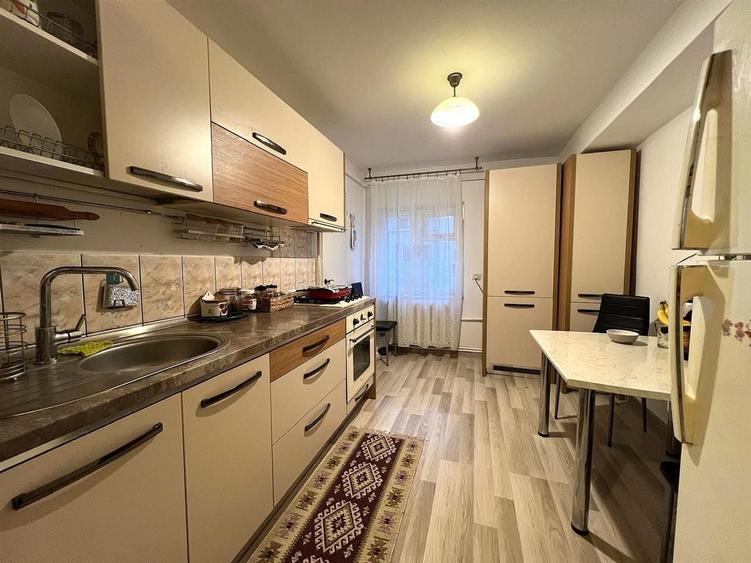 Apartament cu 4 camere decomandat în Central