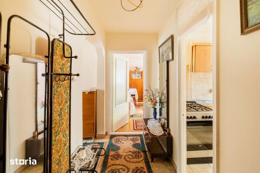 Apartament cu 3 camere decomandat, mobilat în Girocului