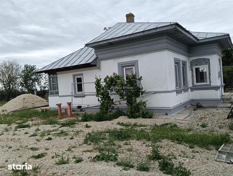 Casa individuala reconditionata partial-Teren 900 mp-Toate utilitatile - 1
