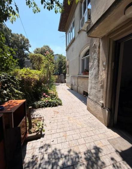 Casă individuală cu 7 camere cu Canalizare în Domenii