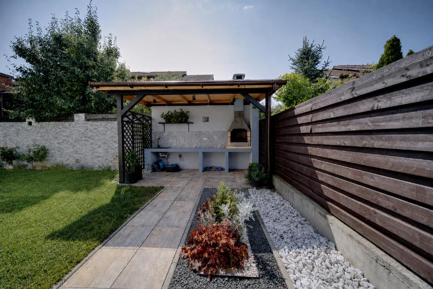 Proprietar vând apartament deosebit cu 170m2 curte privata, terasa,3 cam ,2 bai - 12