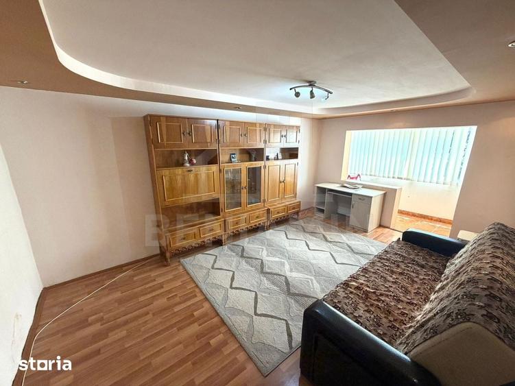 Apartament cu 3 camere decomandat în Craiovița Nouă