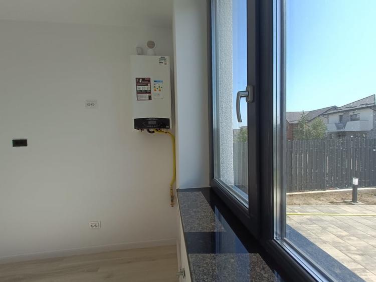 Duplex cu 4 camere cu Canalizare în Popas Păcurari