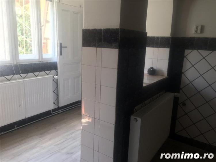 Casă individuală cu 4 camere cu Canalizare în P-ța Maria