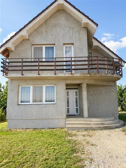 Casă cu 4 camere cu Teren 300 Mp în Cihei