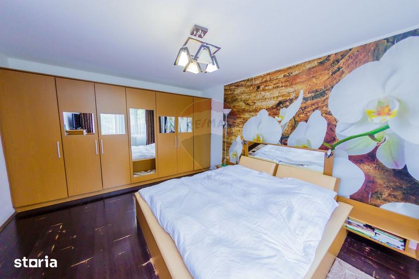 Casă cu 5 camere cu Teren 1108 Mp în Săsar