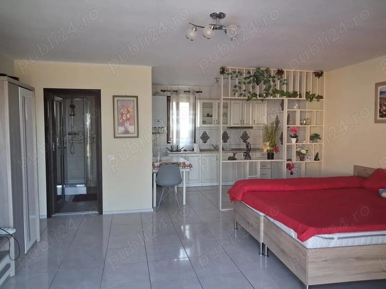 Casă cu 8 camere cu Teren 1000 Mp în Central